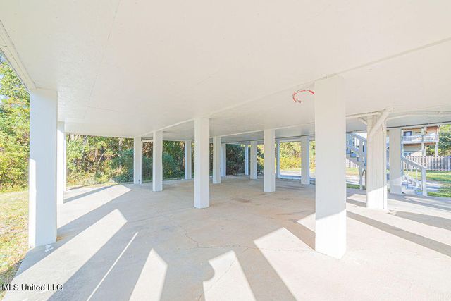 316 Bayview Street, Pass Christian, MS 39571