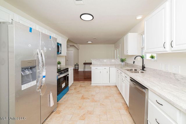 316 Bayview Street, Pass Christian, MS 39571