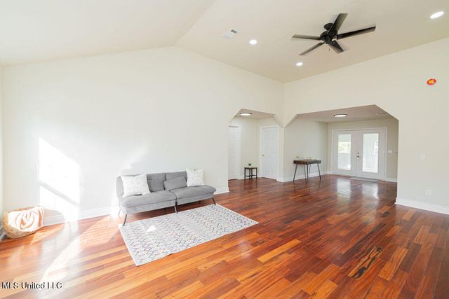 316 Bayview Street, Pass Christian, MS 39571