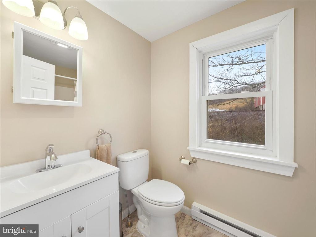 Image 14 of property listing at 17224-B SABILLASVILLE RD, Sabillasville, MD 21780