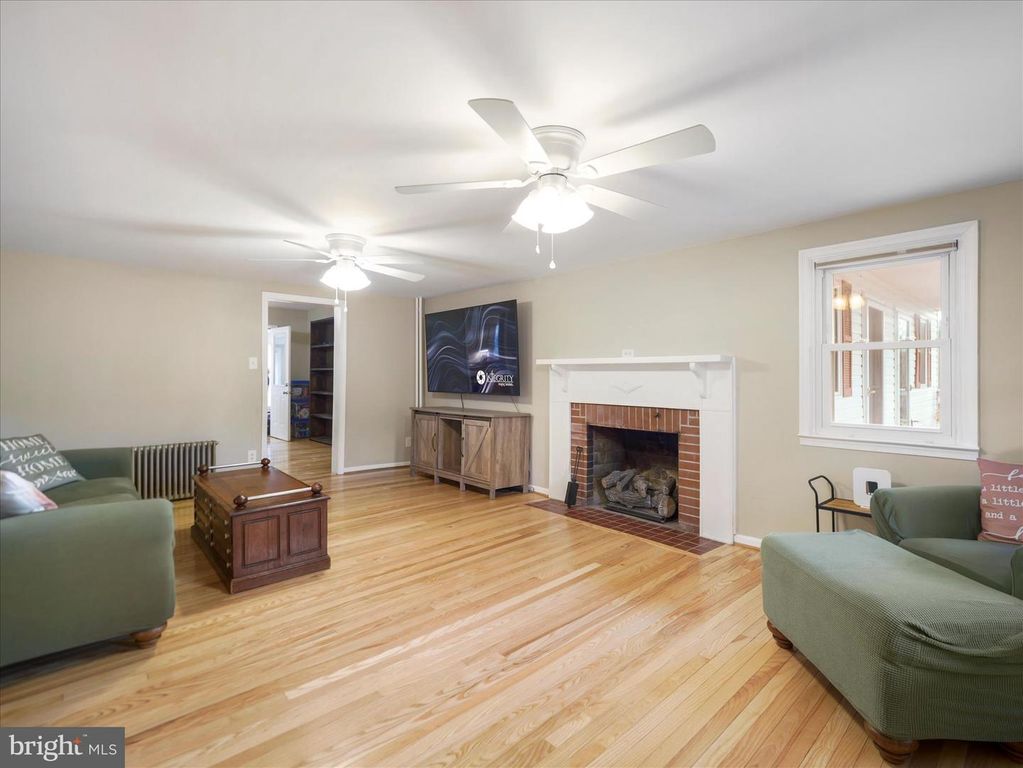 Image 17 of property listing at 17224-B SABILLASVILLE RD, Sabillasville, MD 21780