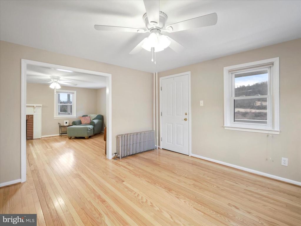 Image 20 of property listing at 17224-B SABILLASVILLE RD, Sabillasville, MD 21780