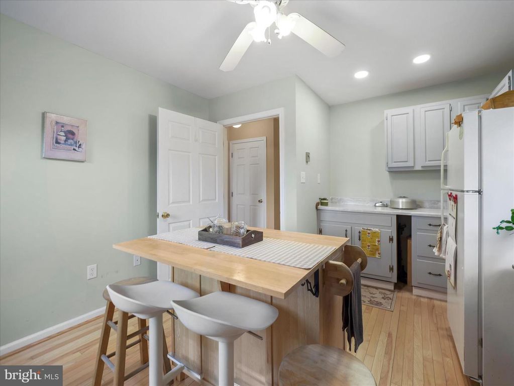 Image 25 of property listing at 17224-B SABILLASVILLE RD, Sabillasville, MD 21780