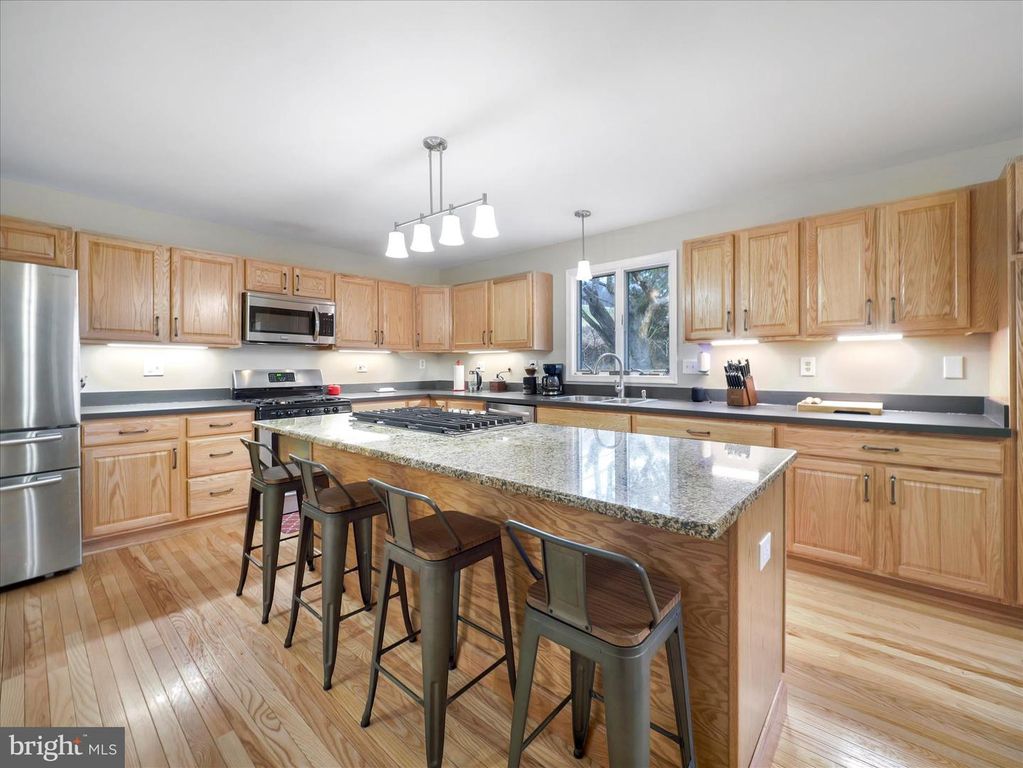 Image 5 of property listing at 17224-B SABILLASVILLE RD, Sabillasville, MD 21780