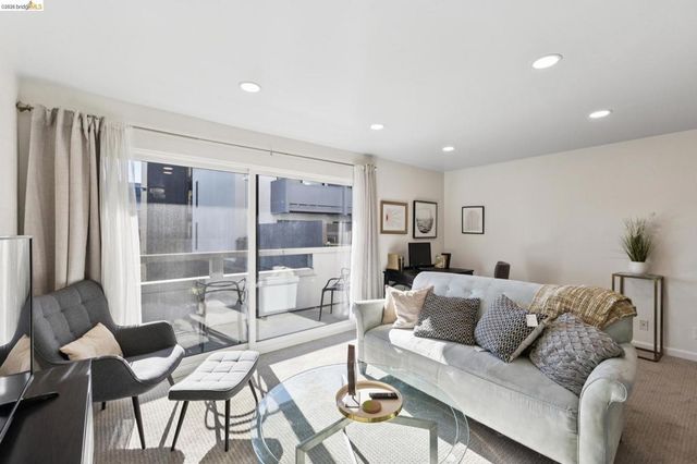 5 Embarcadero 129, Oakland, CA 94607