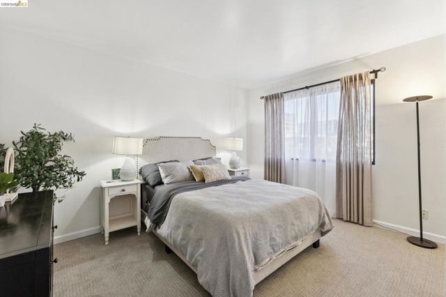 5 Embarcadero 129, Oakland, CA 94607