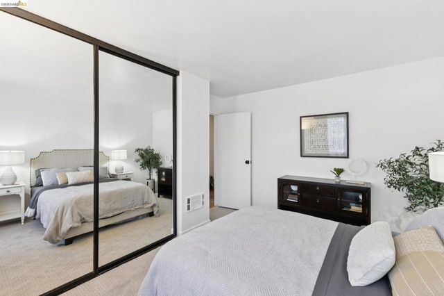 5 Embarcadero 129, Oakland, CA 94607