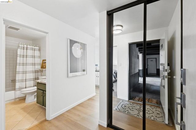 5 Embarcadero 129, Oakland, CA 94607