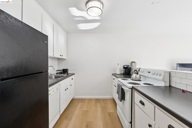 5 Embarcadero 129, Oakland, CA 94607