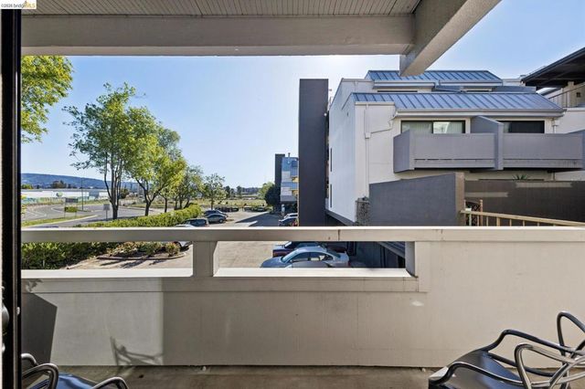 5 Embarcadero 129, Oakland, CA 94607