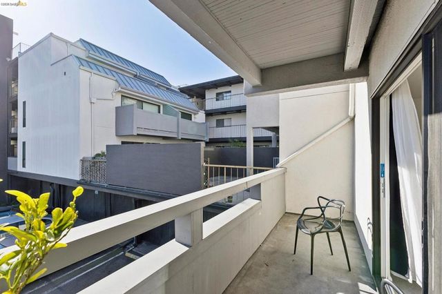 5 Embarcadero 129, Oakland, CA 94607