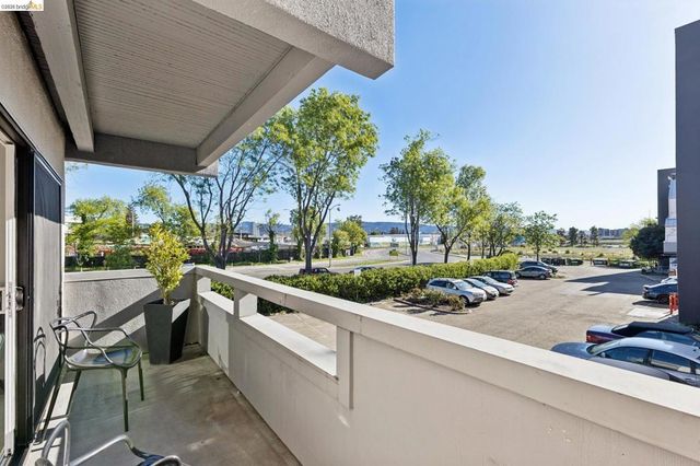 5 Embarcadero 129, Oakland, CA 94607