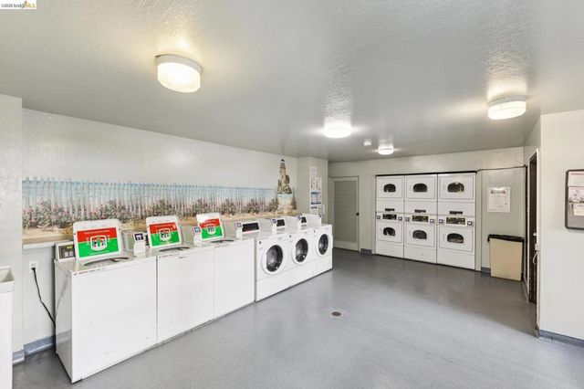 5 Embarcadero 129, Oakland, CA 94607