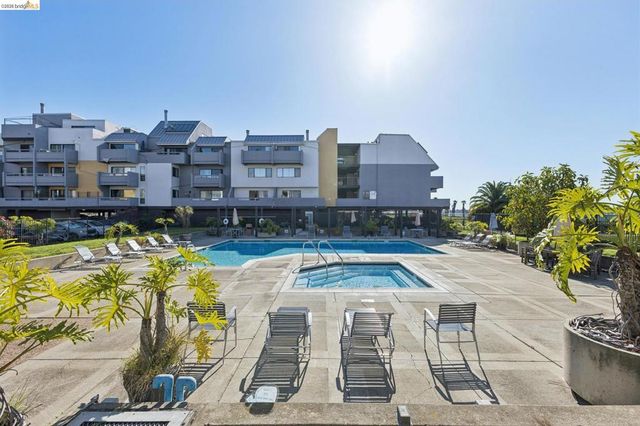 5 Embarcadero 129, Oakland, CA 94607