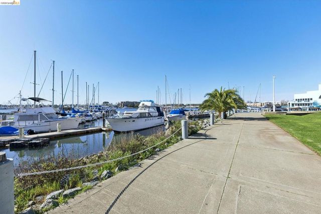 5 Embarcadero 129, Oakland, CA 94607