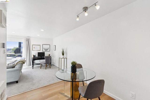 5 Embarcadero 129, Oakland, CA 94607