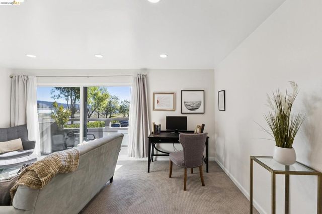 5 Embarcadero 129, Oakland, CA 94607