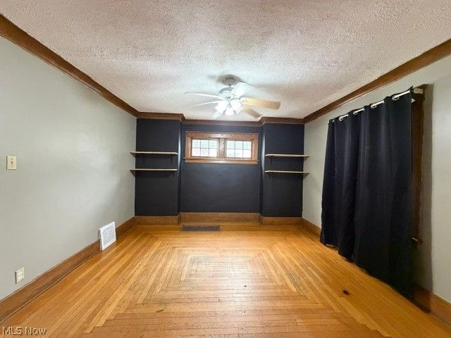 379 Homewood Avenue SE, Warren, OH 44483