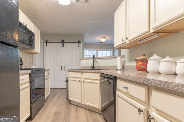 25 Shadowbrook Court, Covington, GA 30016