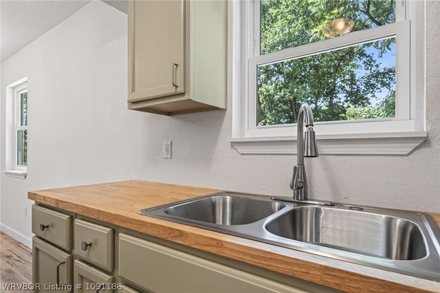 3220 S 16th Street, Fort Smith, AR 72901