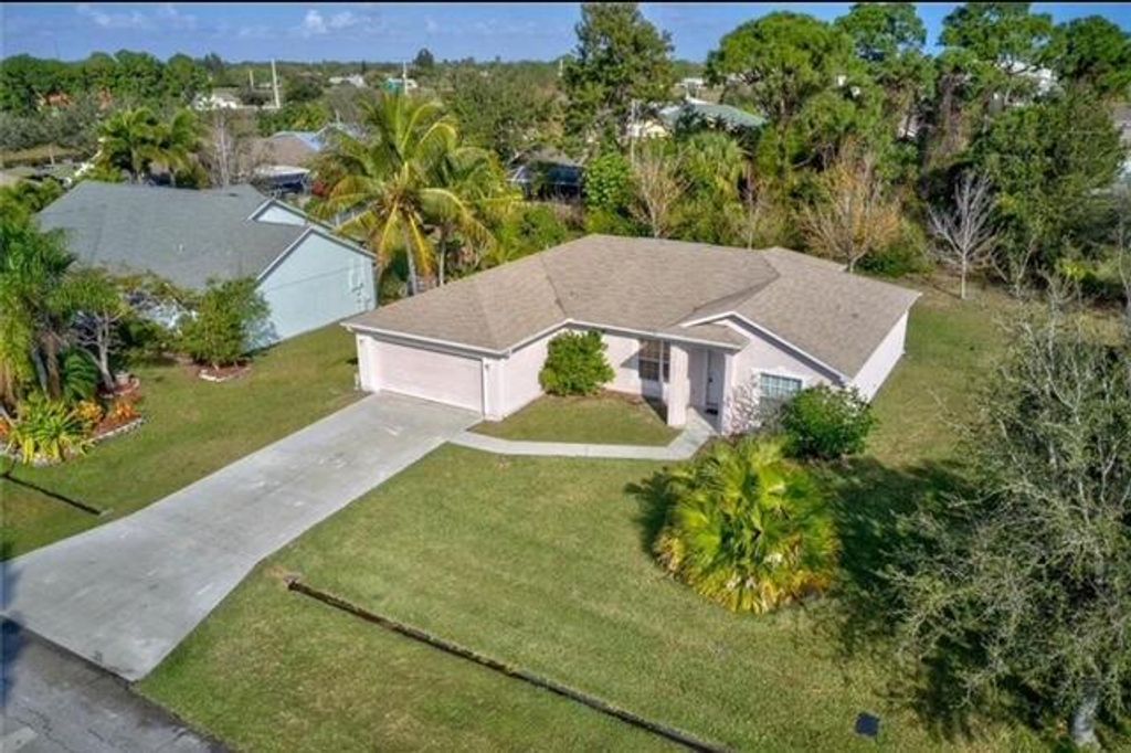 2421 SE Gilbert Avenue, Port St Lucie, FL 34952
