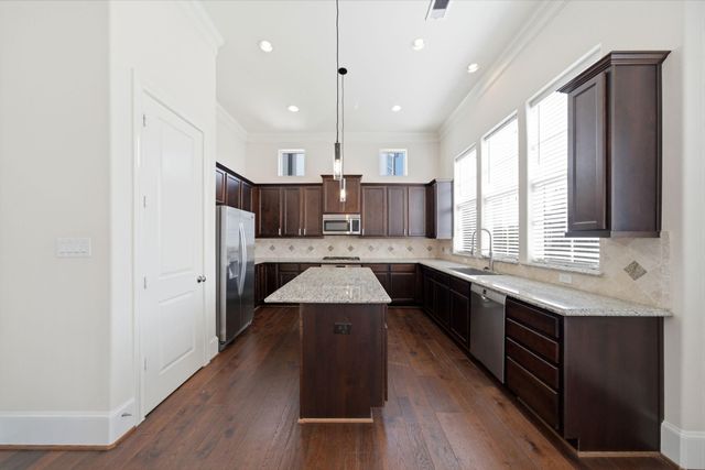 9452 London Bridge Station, Houston, TX 77045