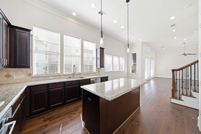 9452 London Bridge Station, Houston, TX 77045