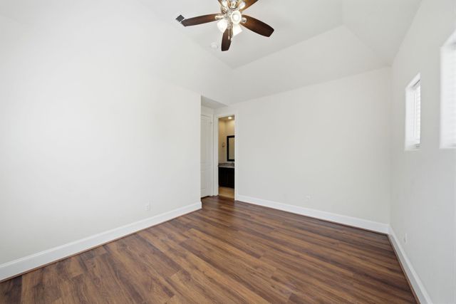 9452 London Bridge Station, Houston, TX 77045