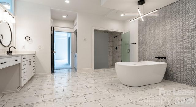 4300 Sharon Road E, Charlotte, NC 28211