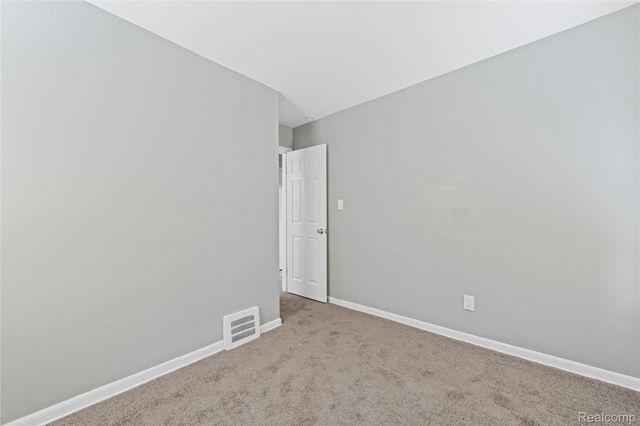 20508 Kenosha Street, Harper Woods, MI 48225