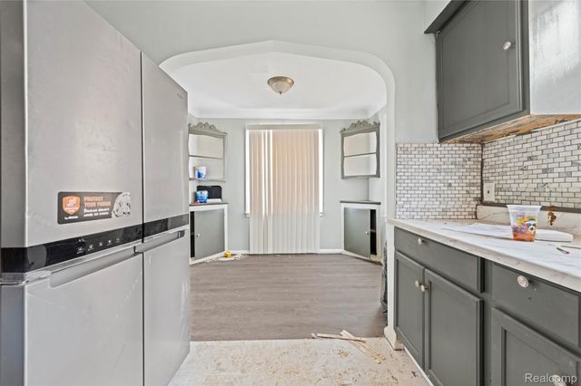 20508 Kenosha Street, Harper Woods, MI 48225