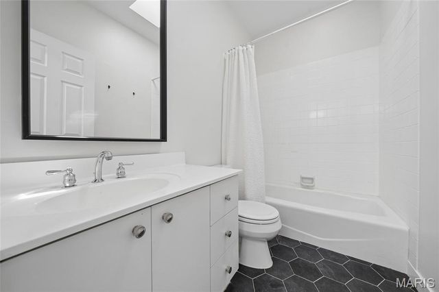11 Portland Court, St Louis, MO 63108