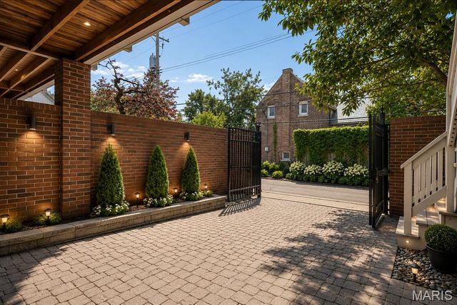 11 Portland Court, St Louis, MO 63108