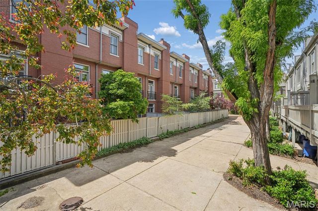 11 Portland Court, St Louis, MO 63108