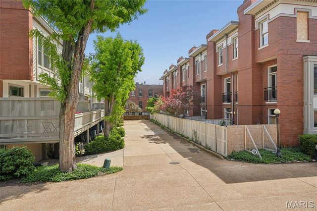 11 Portland Court, St Louis, MO 63108