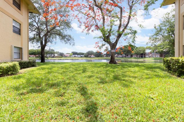 9000 NW 28th Dr 1-304, Coral Springs, FL 33065