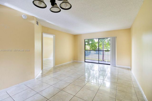 9000 NW 28th Dr 1-304, Coral Springs, FL 33065