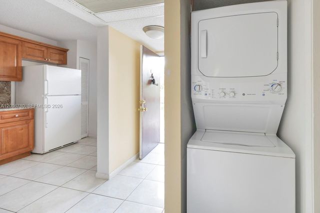 9000 NW 28th Dr 1-304, Coral Springs, FL 33065