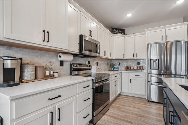 1389 Cardinal Drive, Fairfax, IA 52228