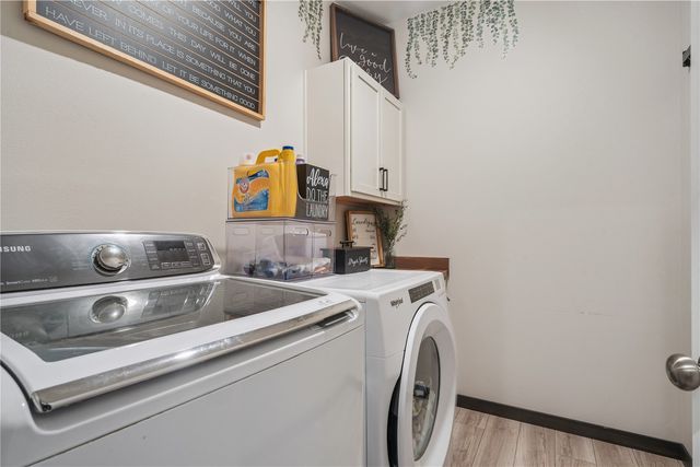 1389 Cardinal Drive, Fairfax, IA 52228