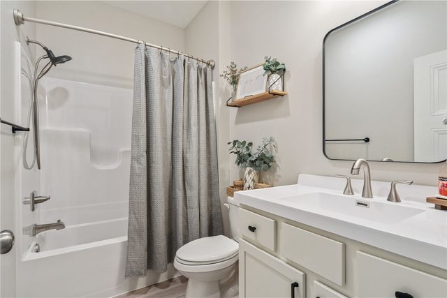 1389 Cardinal Drive, Fairfax, IA 52228