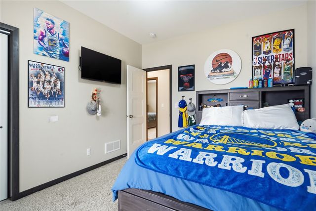 1389 Cardinal Drive, Fairfax, IA 52228