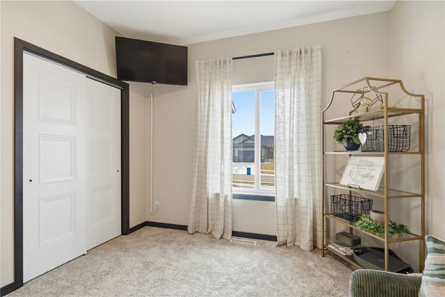 1389 Cardinal Drive, Fairfax, IA 52228