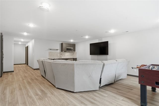 1389 Cardinal Drive, Fairfax, IA 52228