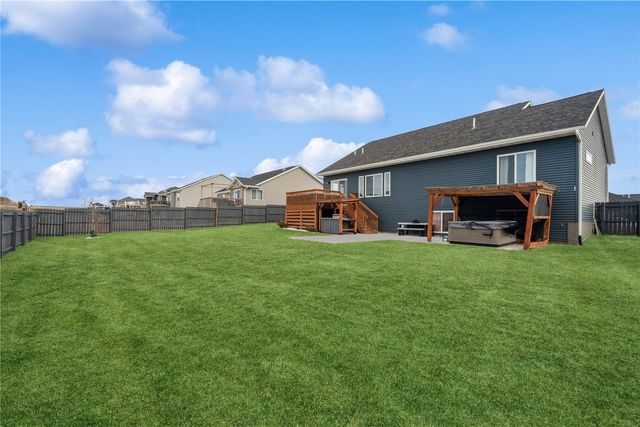 1389 Cardinal Drive, Fairfax, IA 52228