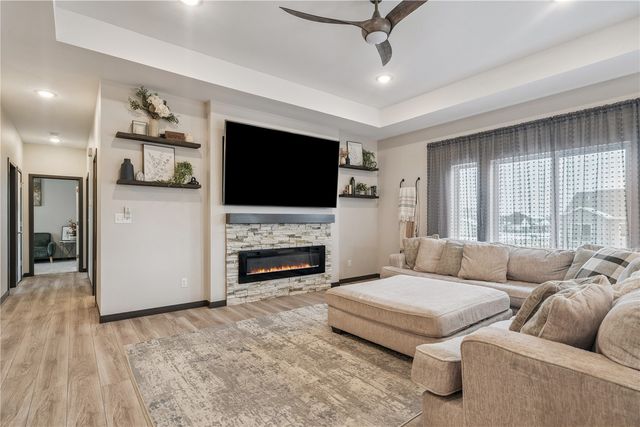 1389 Cardinal Drive, Fairfax, IA 52228