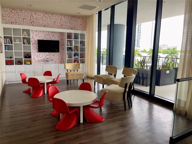 5252 NW 85th Avenue 406, Doral, FL 33166