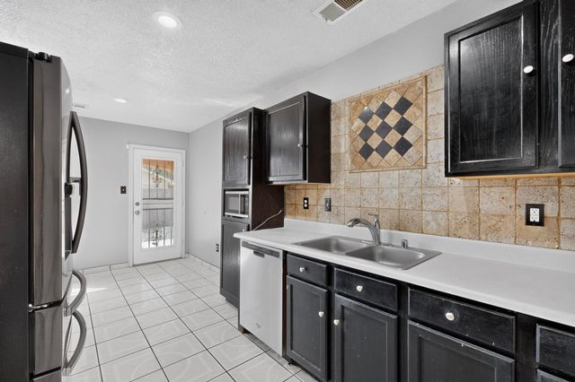 7304 Rainmaker Road SW, Albuquerque, NM 87121