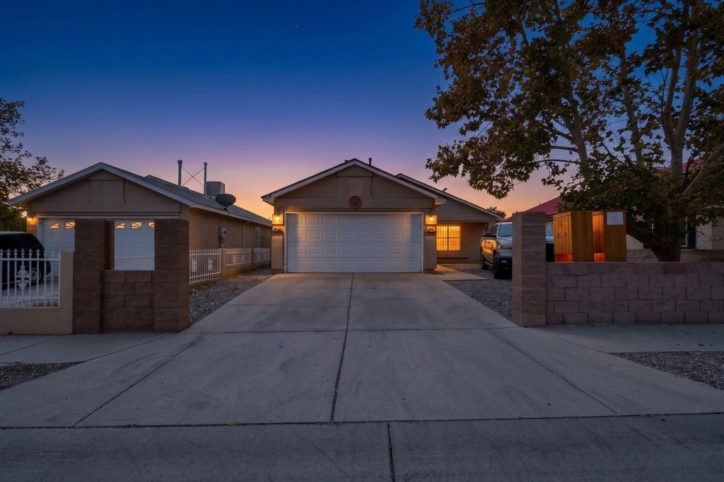 7304 Rainmaker Road SW, Albuquerque, NM 87121