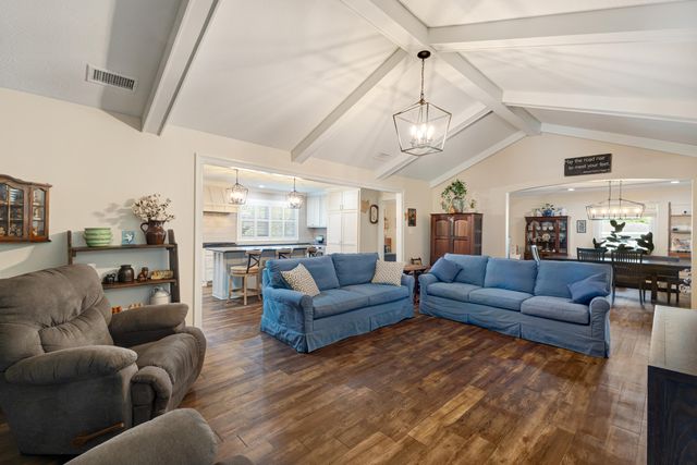 3202 Jamestown Rd., Hattiesburg, MS 39402